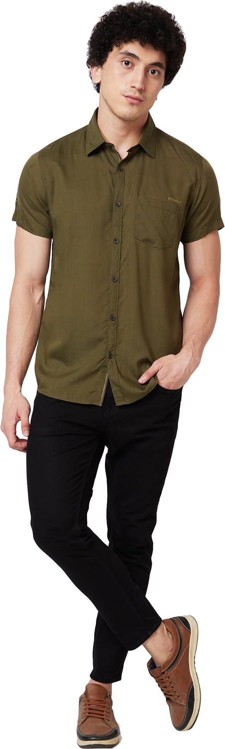 Image of Spykar Men Regular Fit Solid Spread Collar Casual Shirt