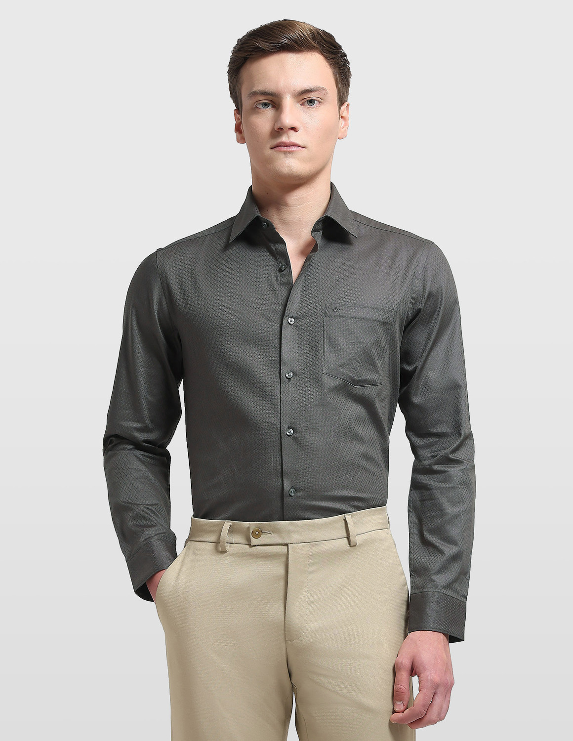 Image of ARROW Men Slim Fit Solid Cut Away Collar Formal Shirt