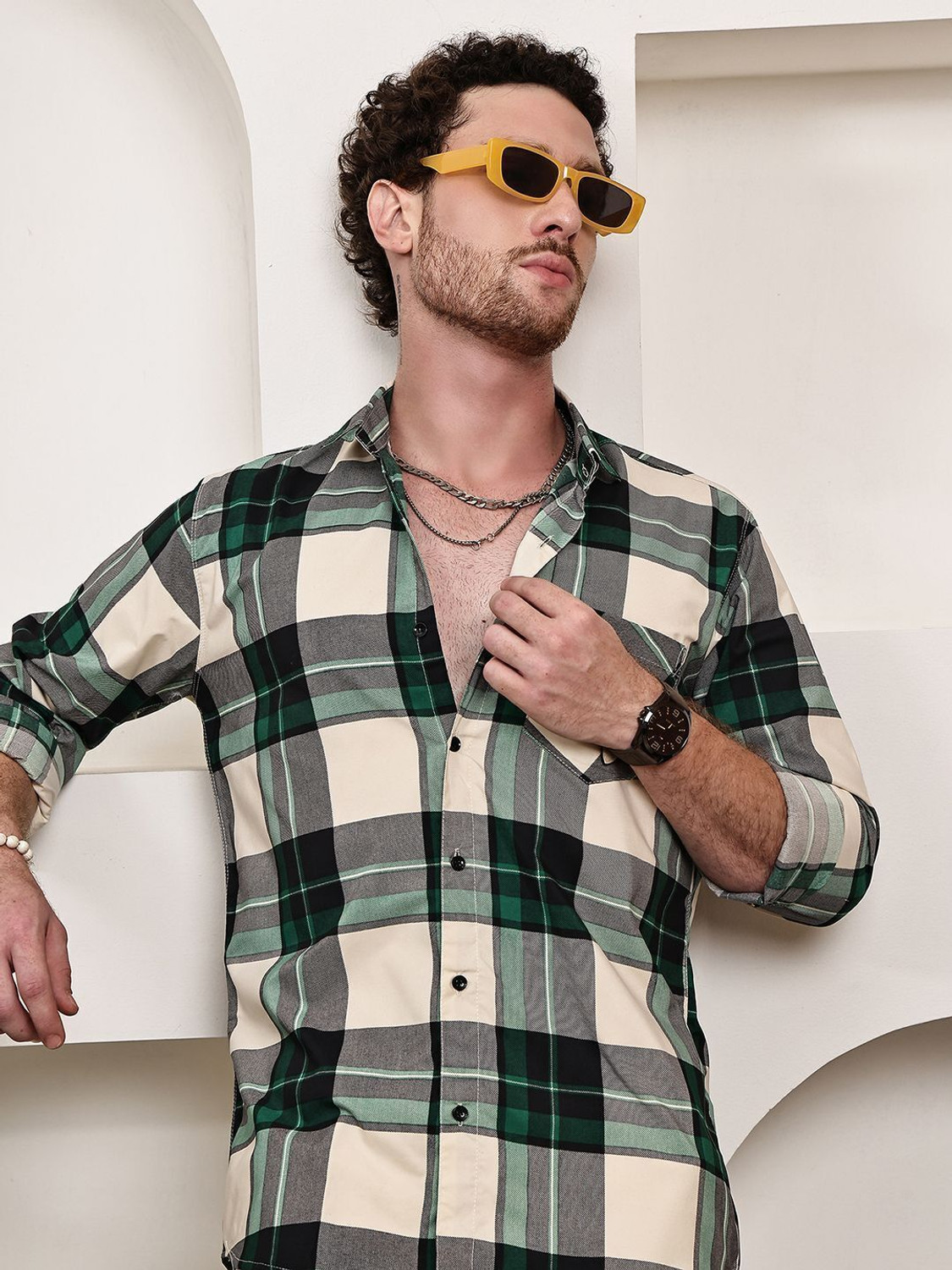 Image of Roadster Men Regular Fit Solid Spread Collar Casual Shirt
