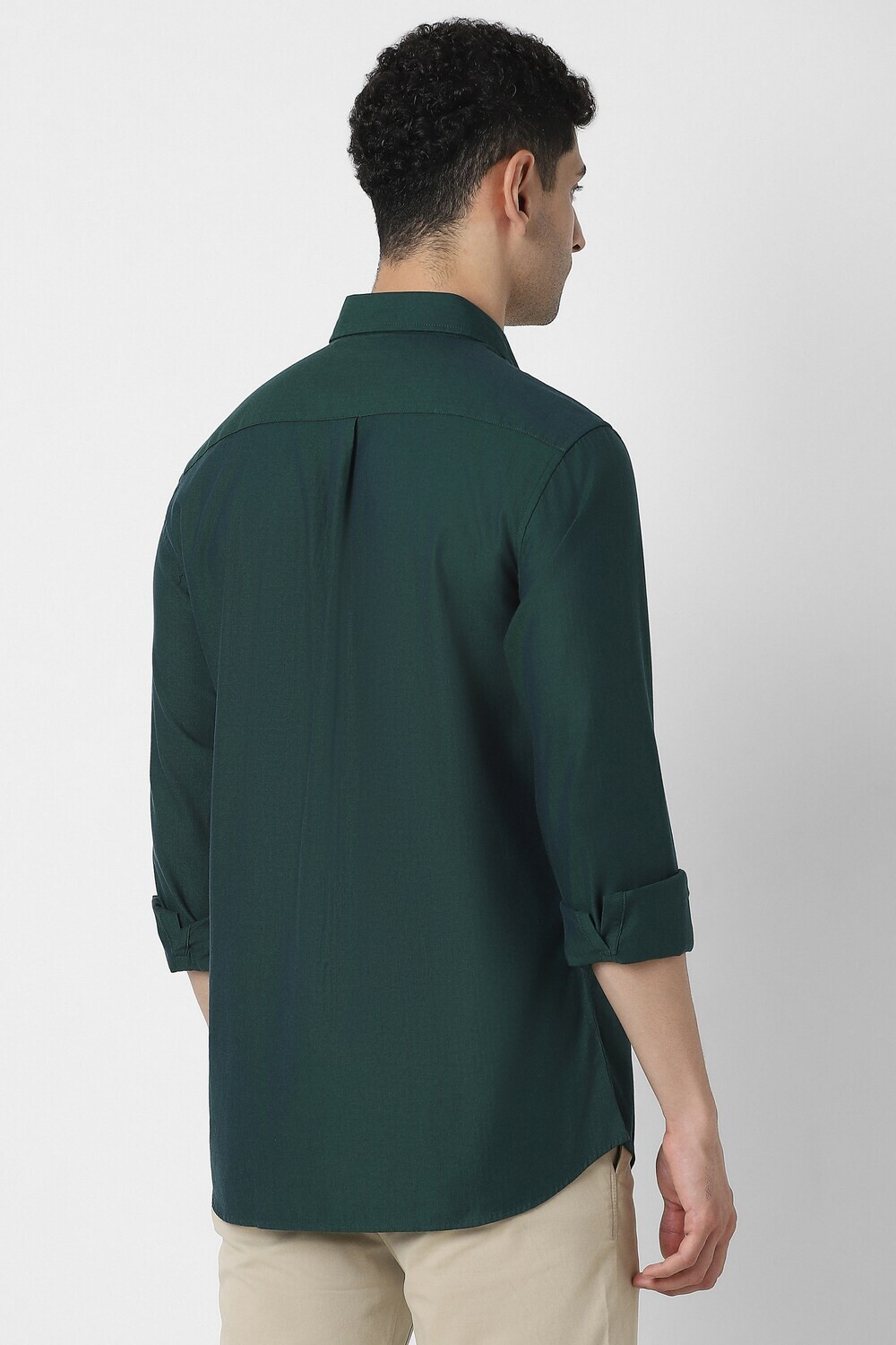 Image of VAN HEUSEN Men Slim Fit Solid Spread Collar Casual Shirt