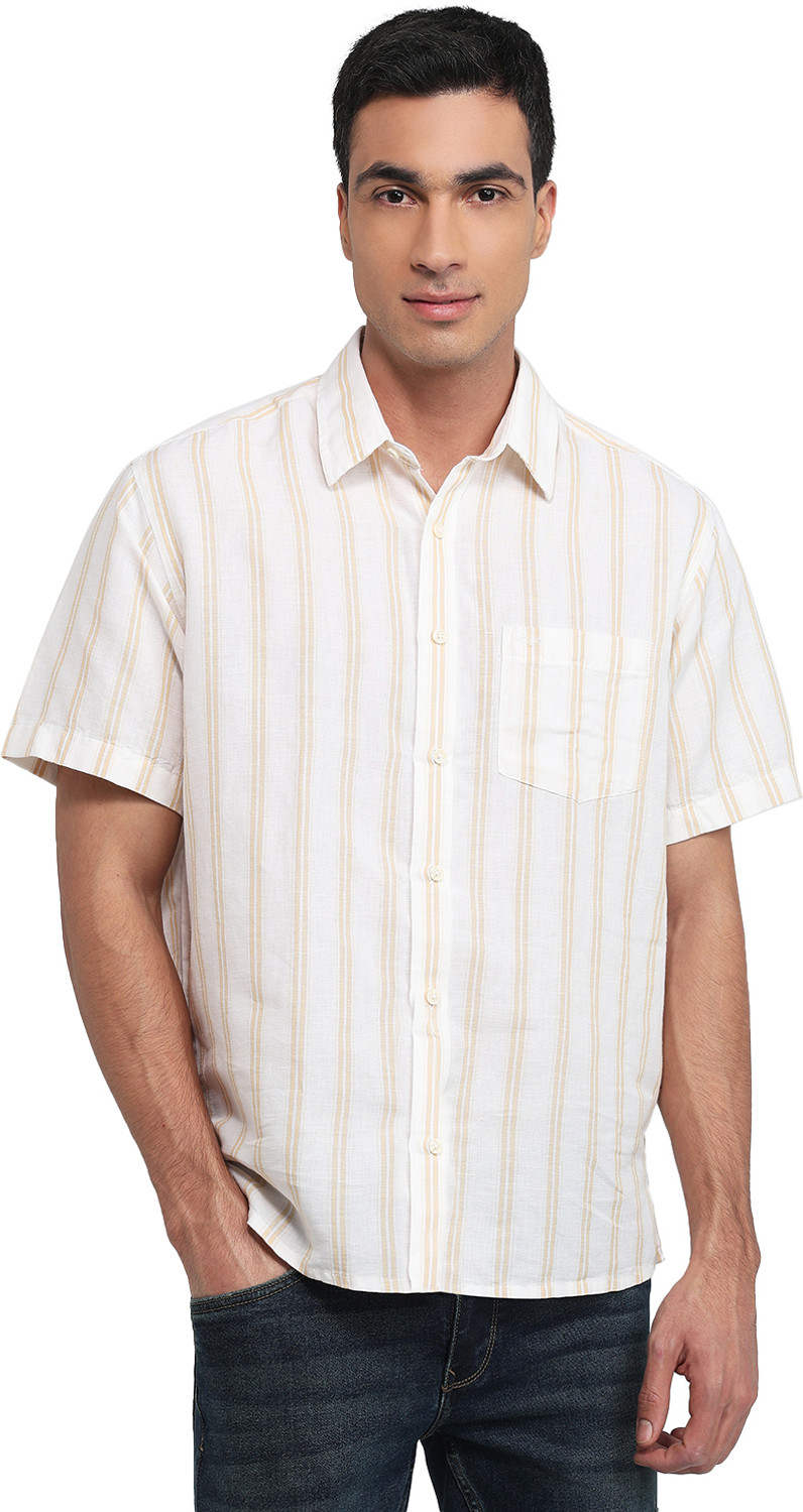 Image of Spykar Men Regular Fit Solid Slim Collar Casual Shirt