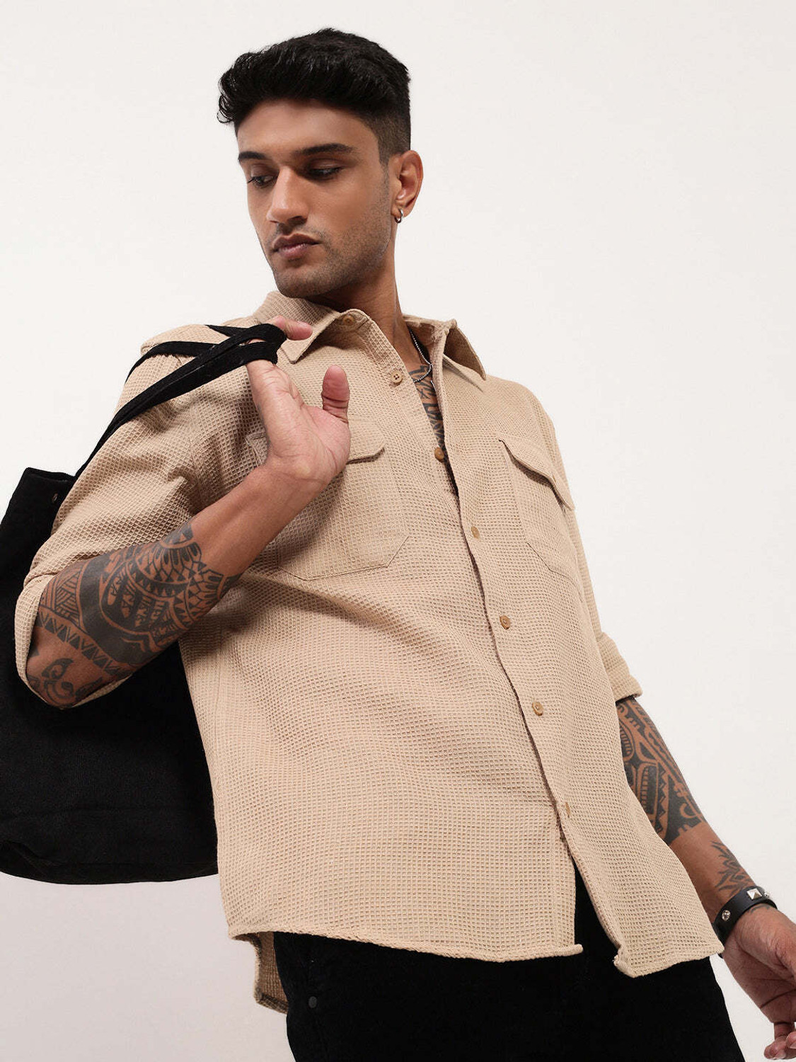 Image of Roadster Men Regular Fit Solid Spread Collar Casual Shirt