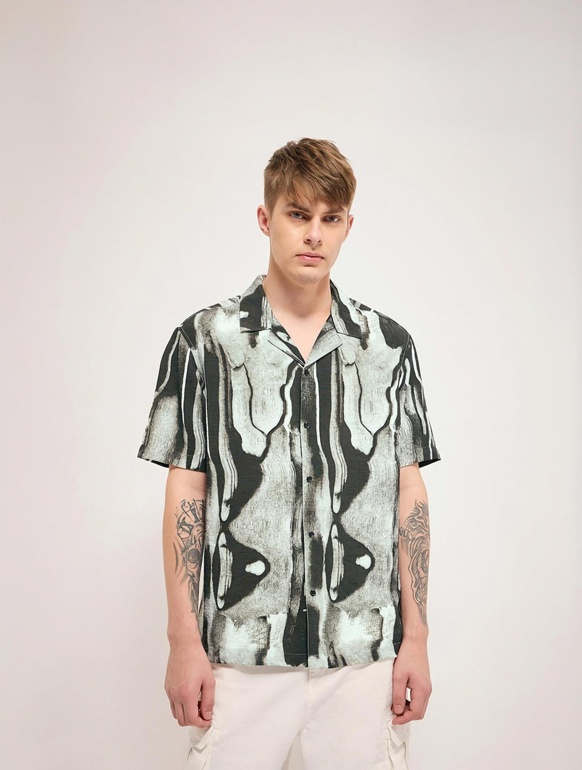 Image of THE BEAR HOUSE Men Slim Fit Solid Spread Collar Casual Shirt