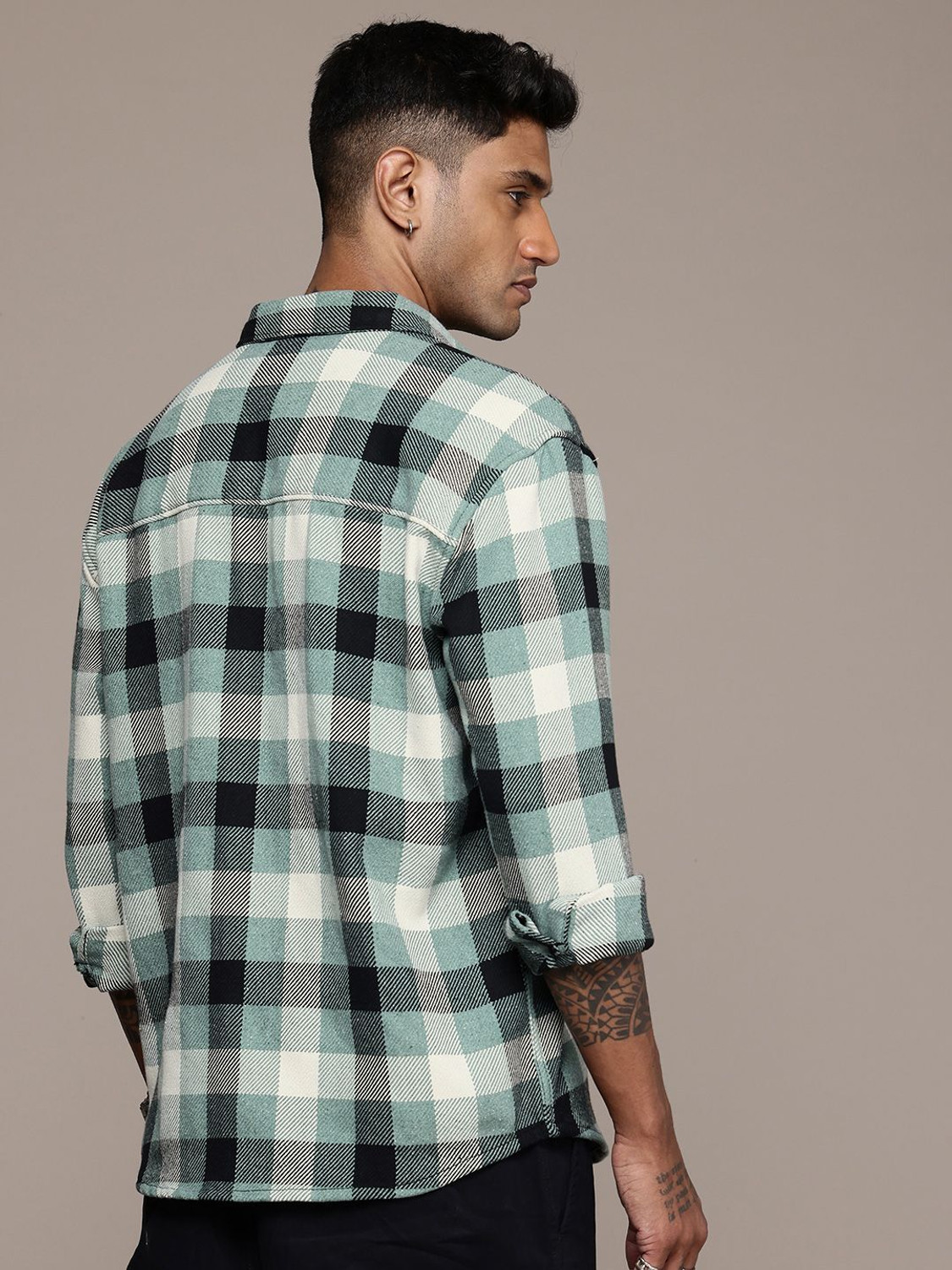 Image of Roadster Men Relaxed Fit Fit Checkered Casual Shirt