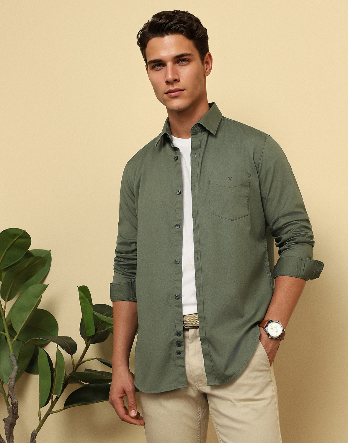 Image of VAN HEUSEN Men Slim Fit Solid Spread Collar Casual Shirt