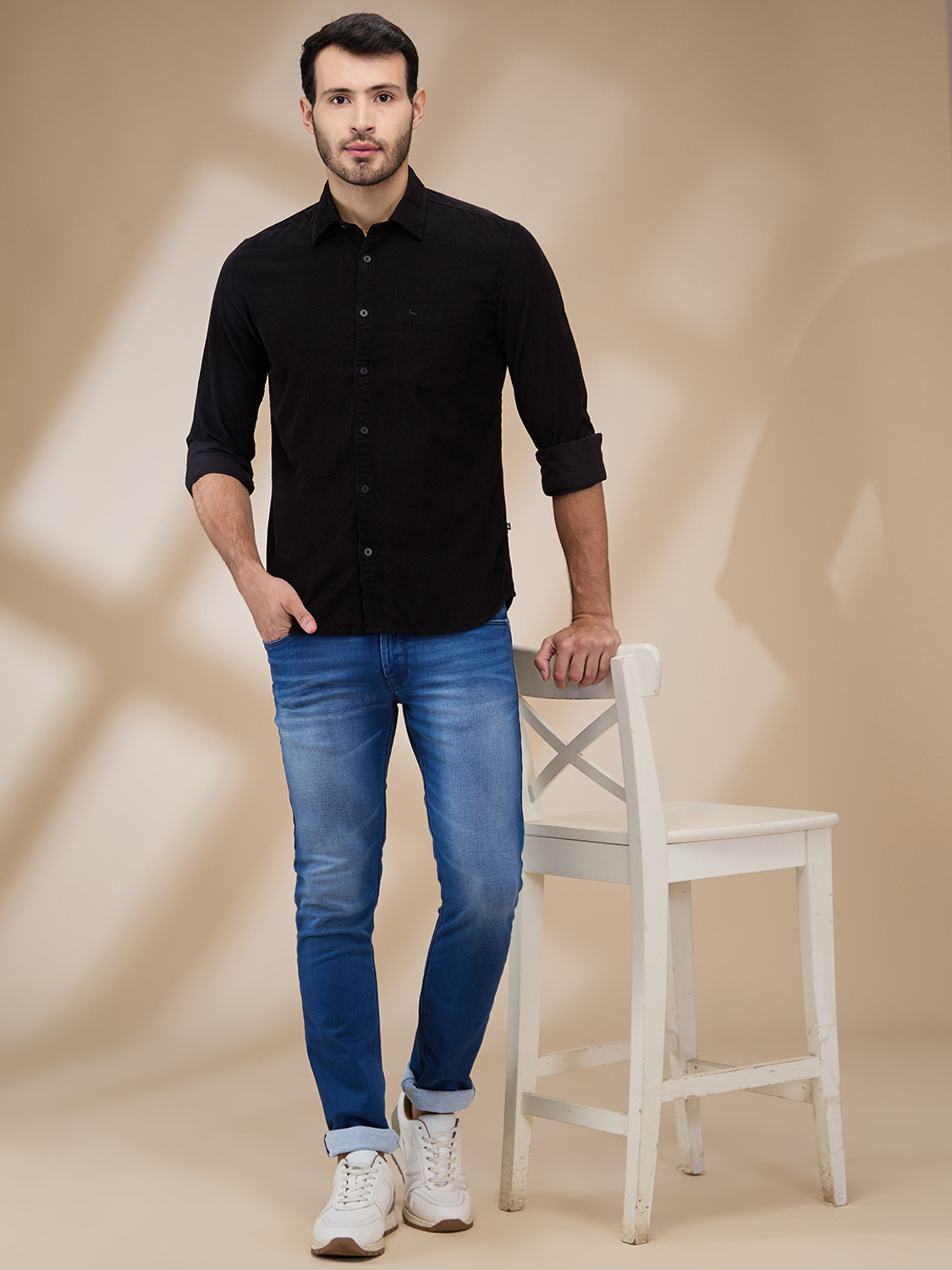 Image of PARX Men Slim Fit Solid Cut Away Collar Casual Shirt