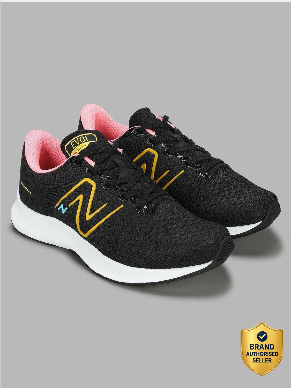 Image of New Balance 1080 Running Shoes For Women (Black , 6)