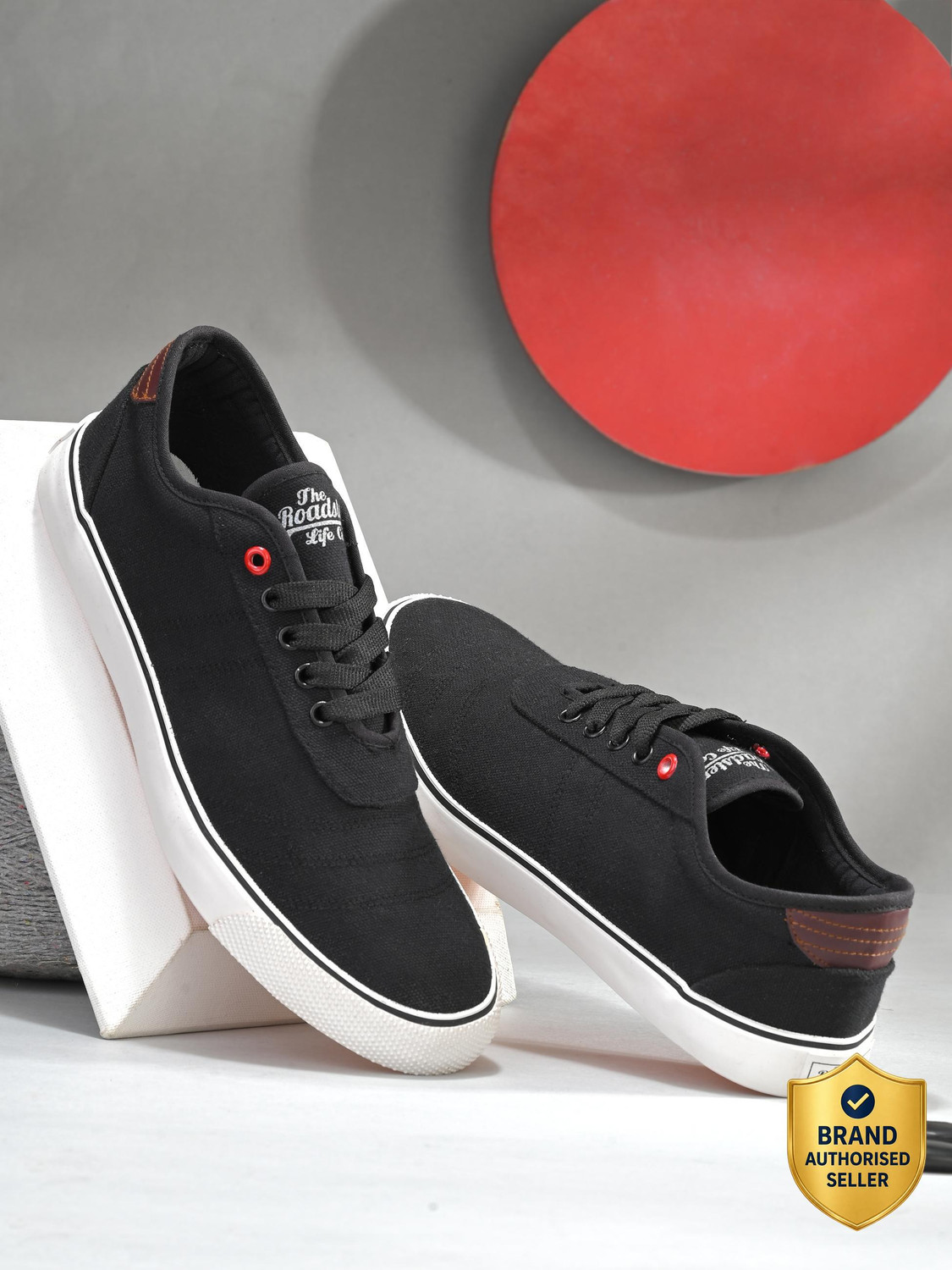Image of PUMA IV-60 Canvas Shoes For Men (Black , 7.5)