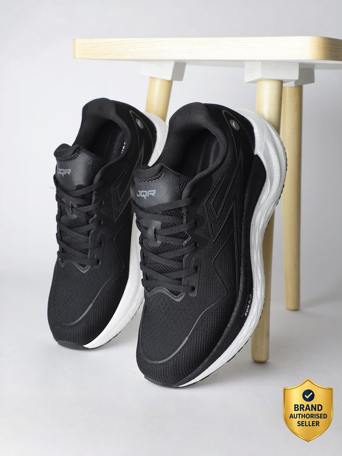 Image of WALKAROO Walking Shoes For Men (Black , 7)