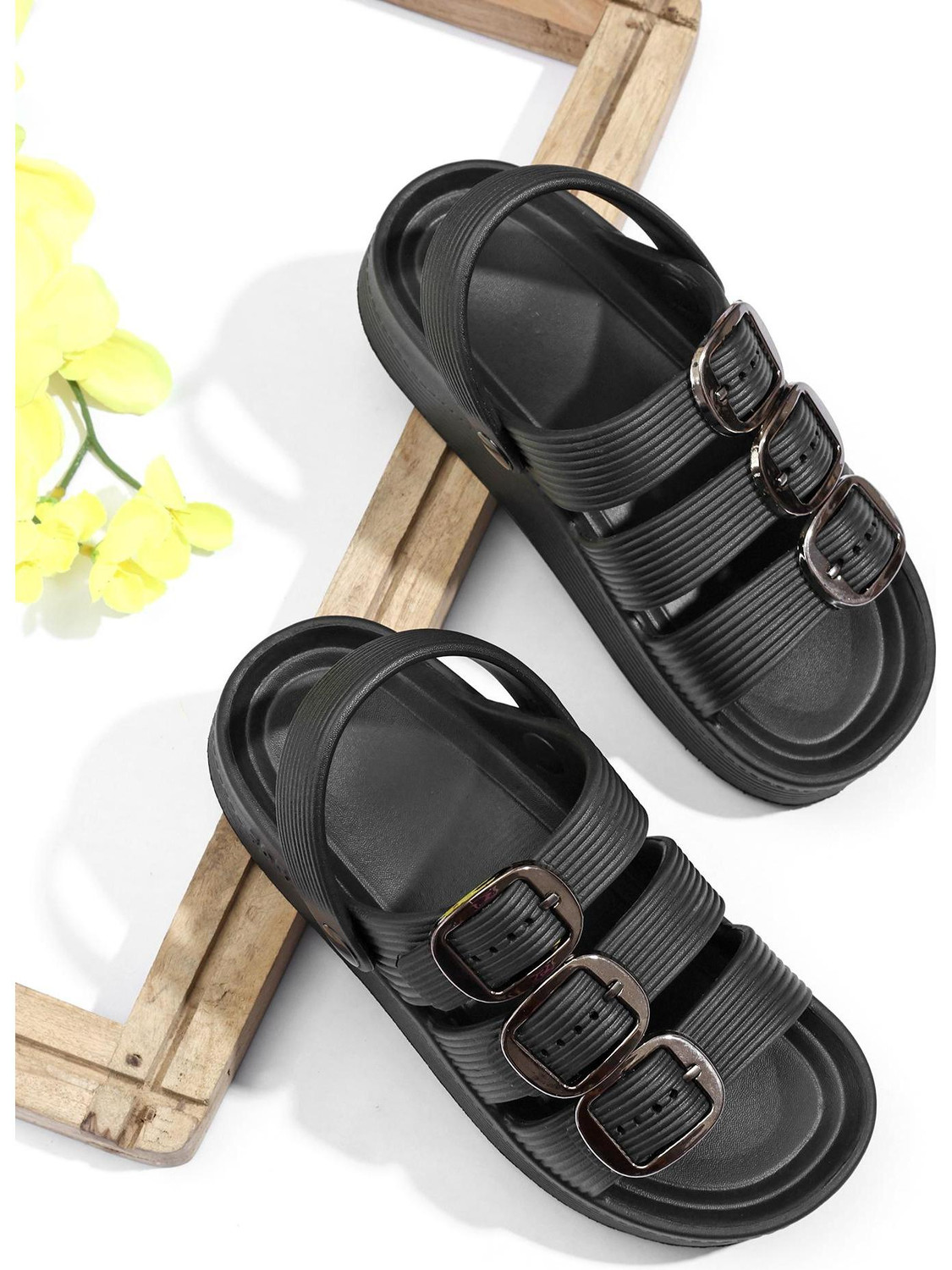 Image of ZUERY Women Clogs Sandal (Black , 6)