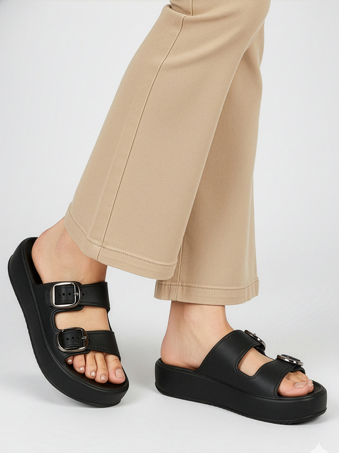 Image of ZUERY Women Clogs Sandal (Black , 6)