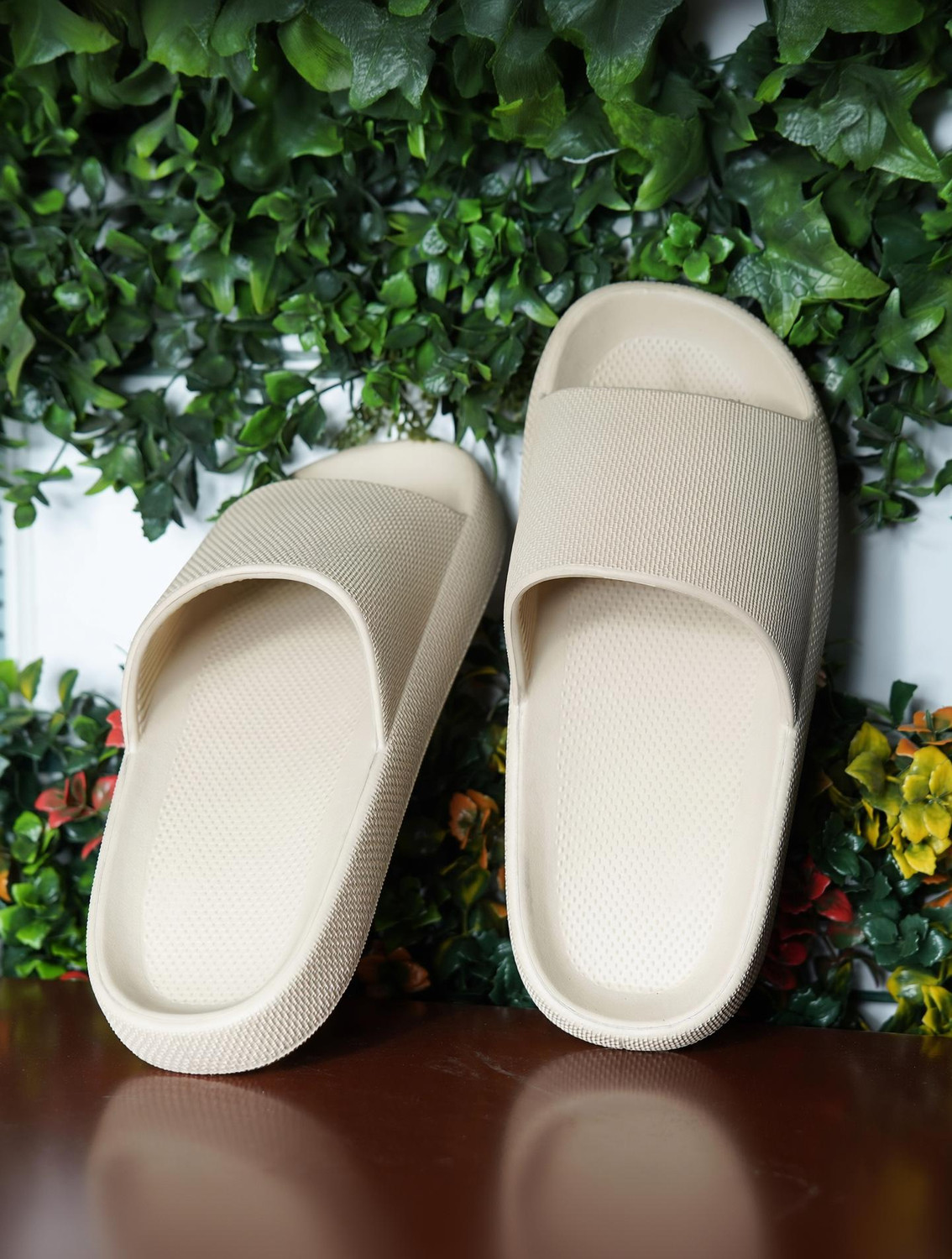 JUSAN Men Slides Beige Size 6 - Image 1