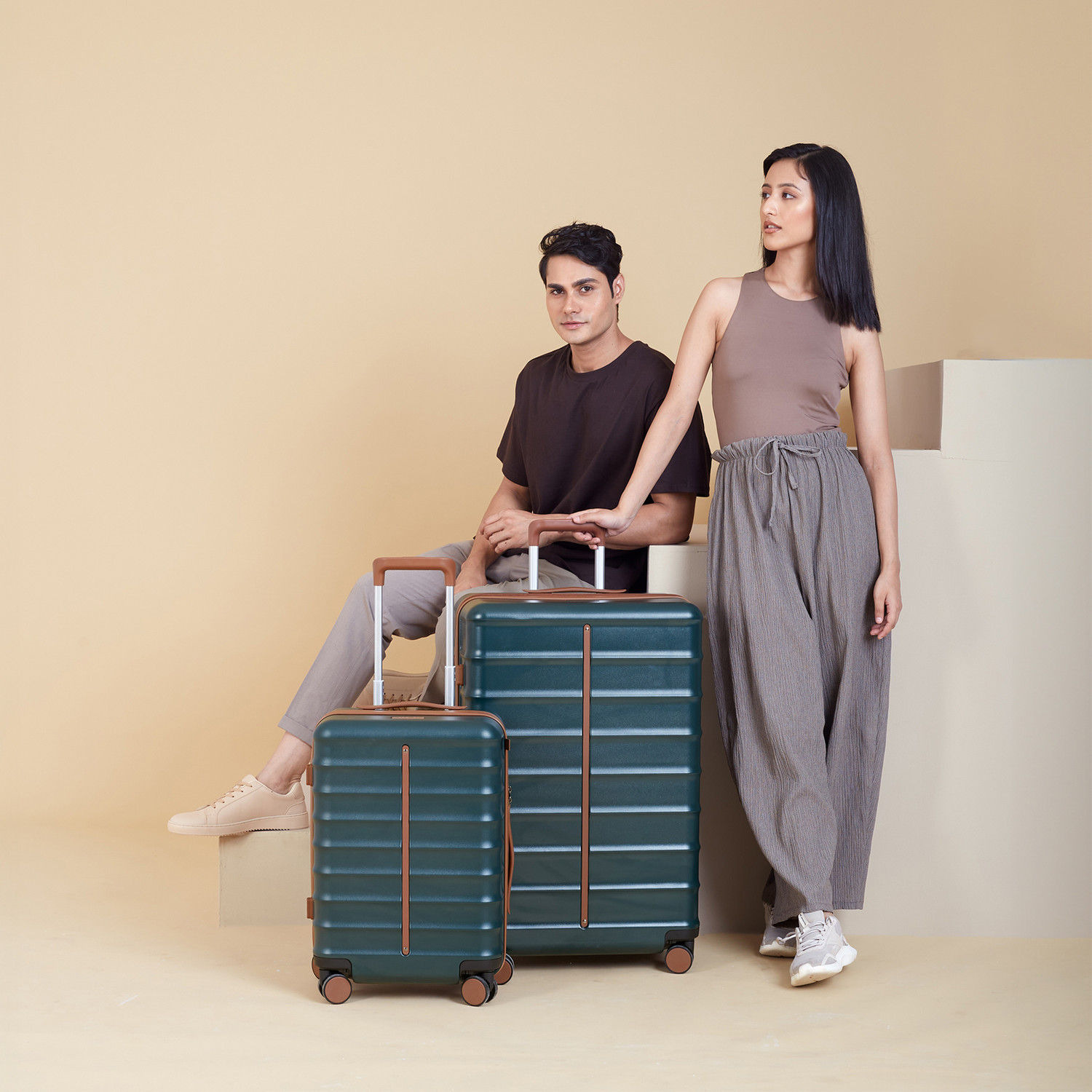 Image of Assembly Hard Body Set of 2 Luggage 8 Wheels - Polycarbonate Cabin Trolley Bag (53cm) & Large Checkin Suitcase (73cm)- TSA Lock - Green