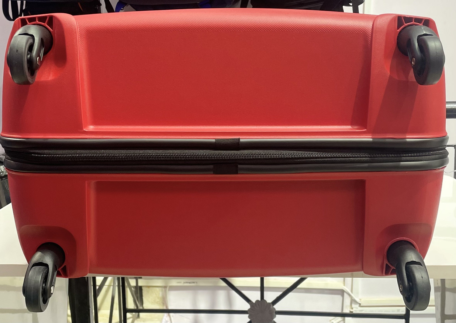 Image of AMERICAN TOURISTER Small Check-in Suitcase (33 inch) 4 Wheels - ROCKLITE 79CM RED - Red