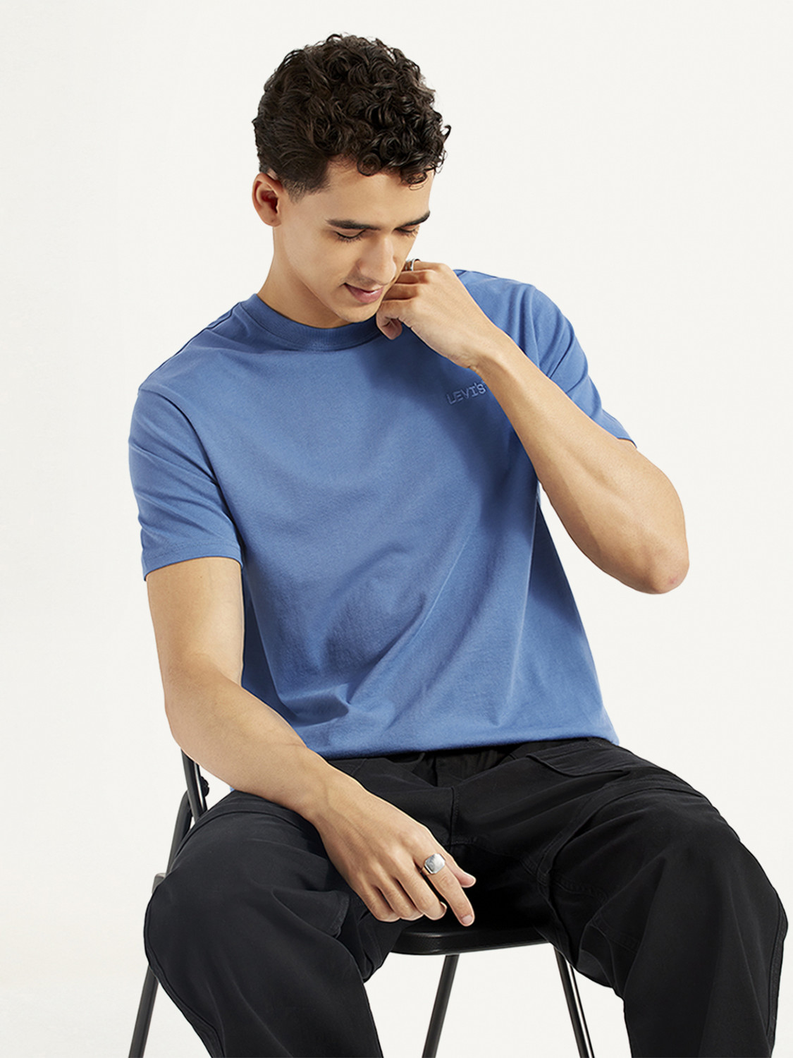Image of LEVI'S Men Solid Crew Neck Pure Cotton Blue T-Shirt