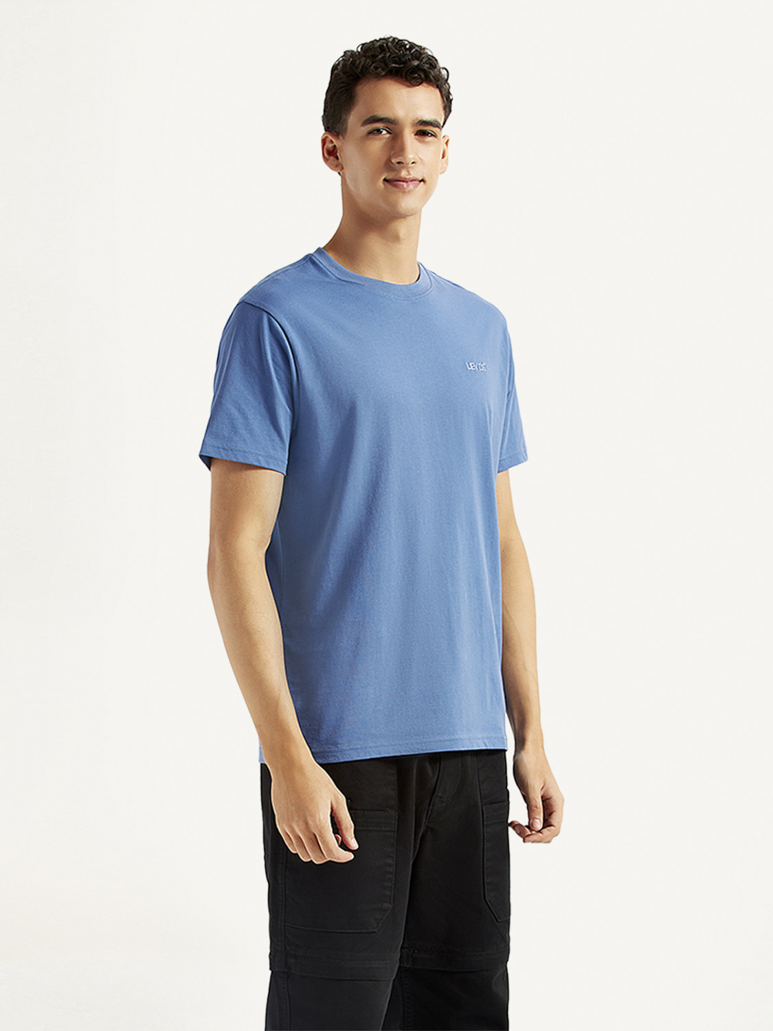 Image of LEVI'S Men Solid Crew Neck Pure Cotton Blue T-Shirt