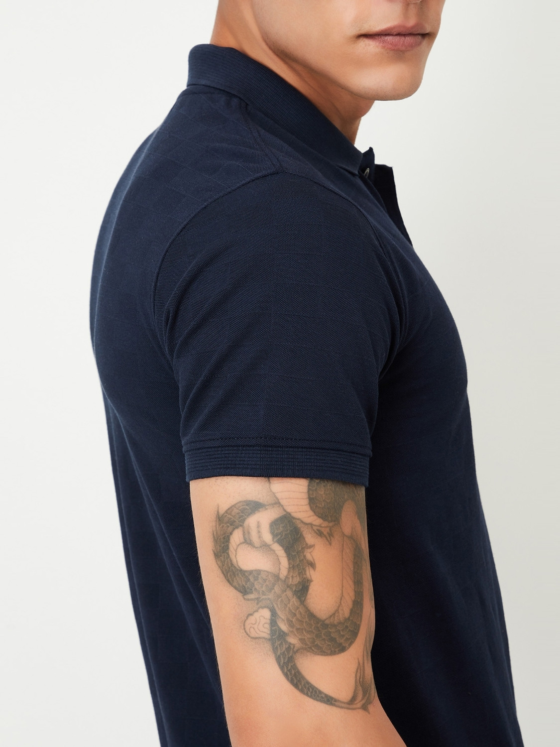 Image of max Men Solid Round Neck Cotton Blend Blue T-Shirt