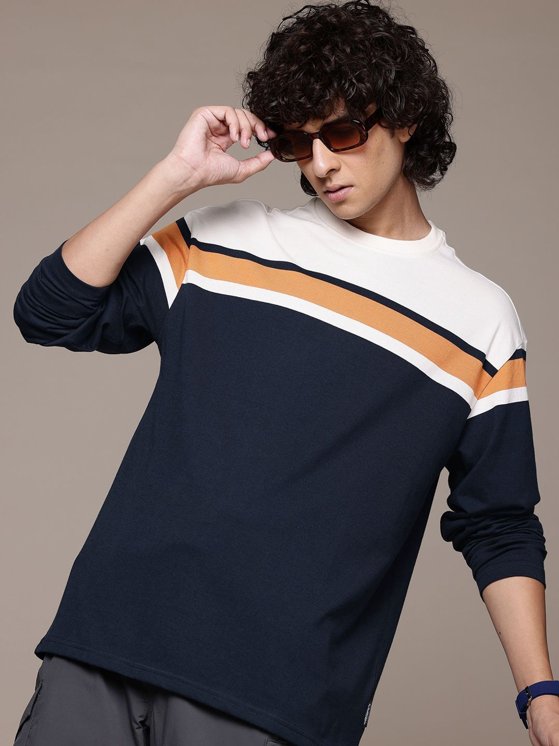 Image of Roadster Men Solid Round Neck Pure Cotton Grey T-Shirt