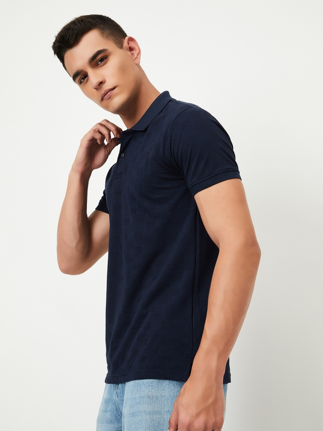 Image of max Men Solid Round Neck Cotton Blend Blue T-Shirt