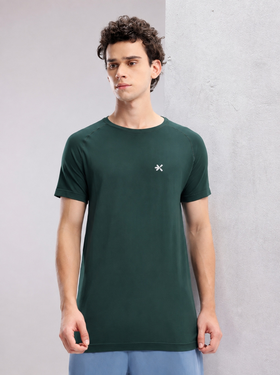 Image of HRX by Hrithik Roshan Men Solid Round Neck Polyester Grey T-Shirt