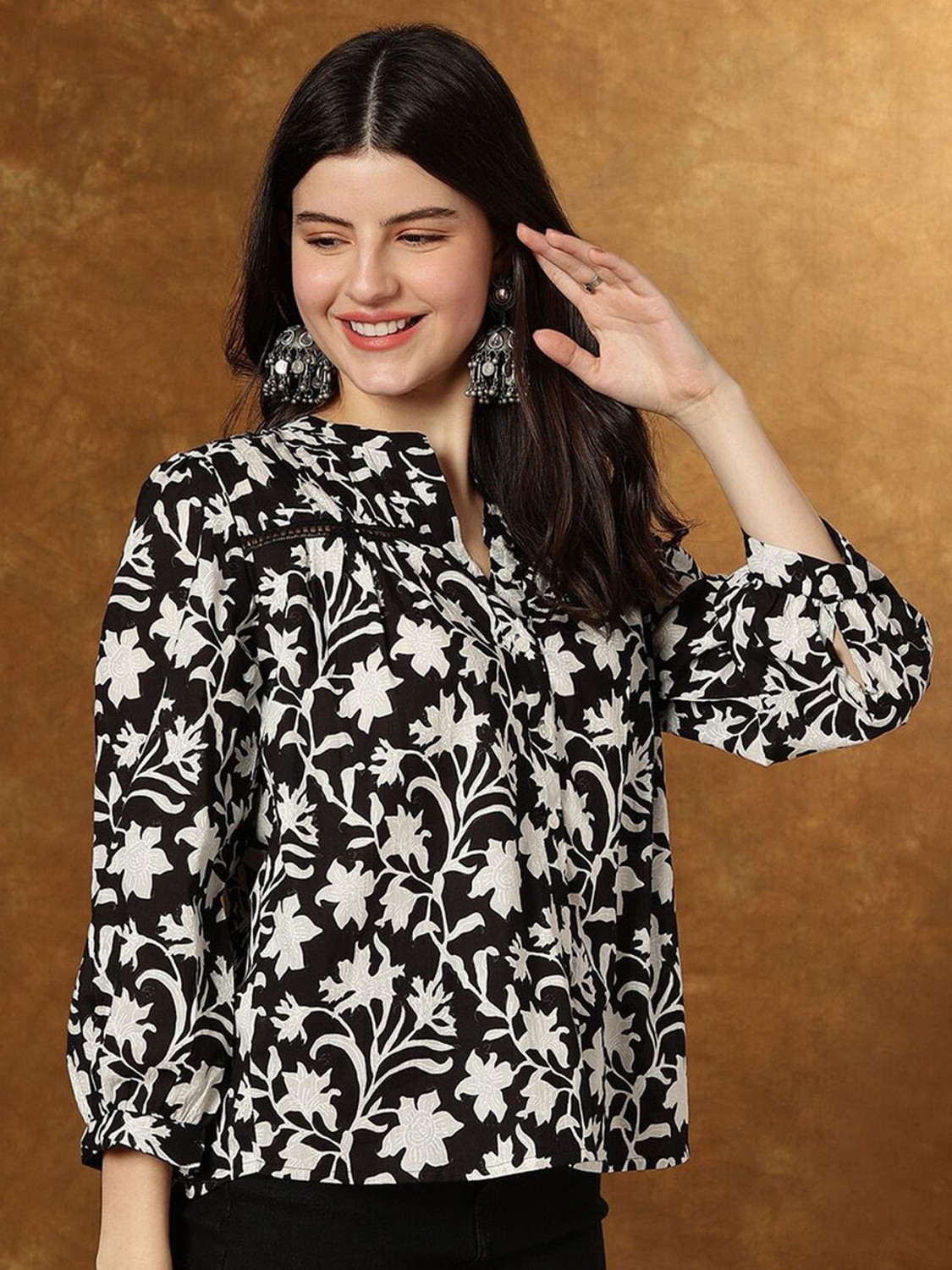 Image of Kavisaa Casual Regular Sleeves Printed Women Black Top
