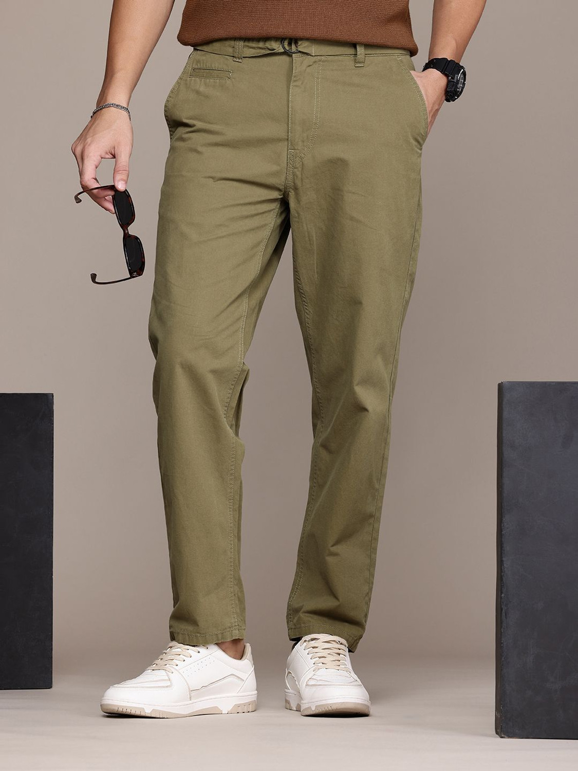 Image of Roadster Men Loose Fit Green Cotton Blend Trousers