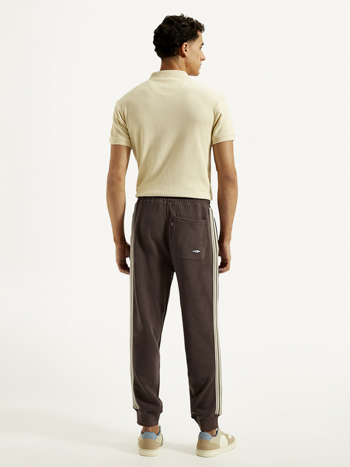 Image of LEVI'S Men Regular Fit Brown Pure Cotton Trousers