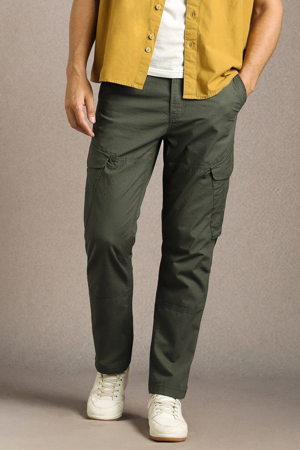 Image of rani Men Relaxed Black Cotton Blend Trousers
