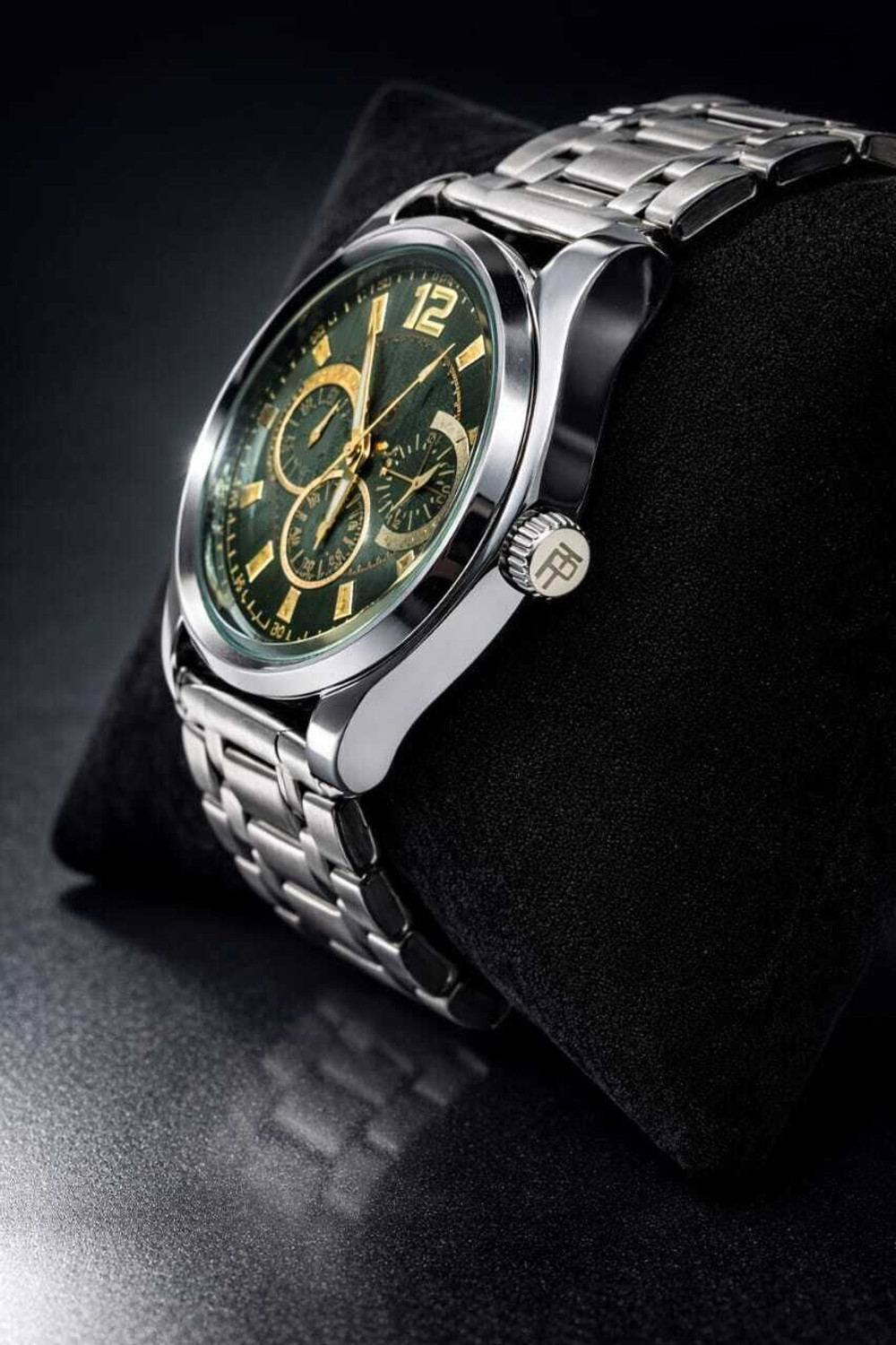 Image of pranisha time luxury green dail watch with stainless steel strap Analog Watch - For Men luxury green dail watch with stainless steel strap