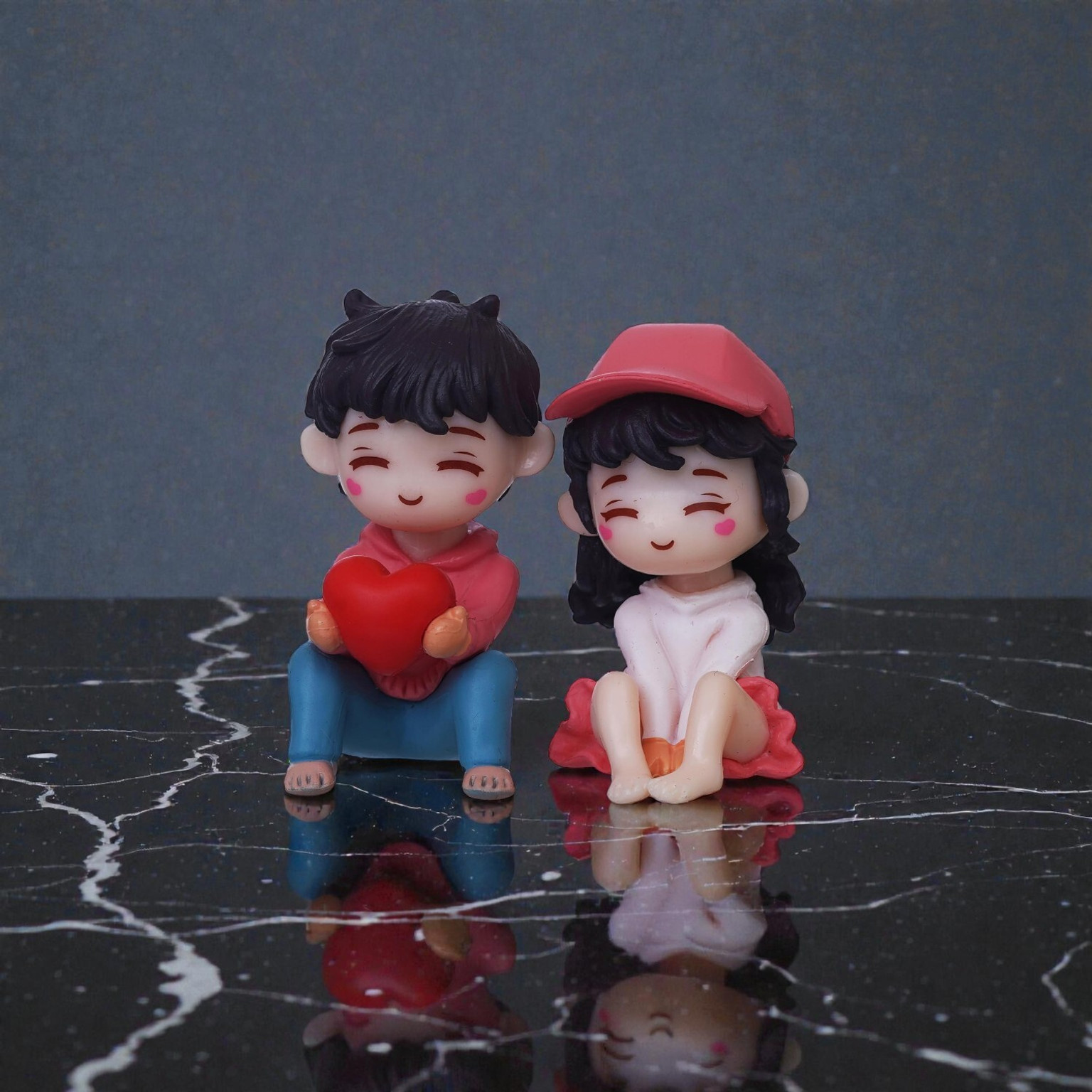 VHD Love Couple Resin Showpiece HT107  - 5.5 cm (Multicolor)