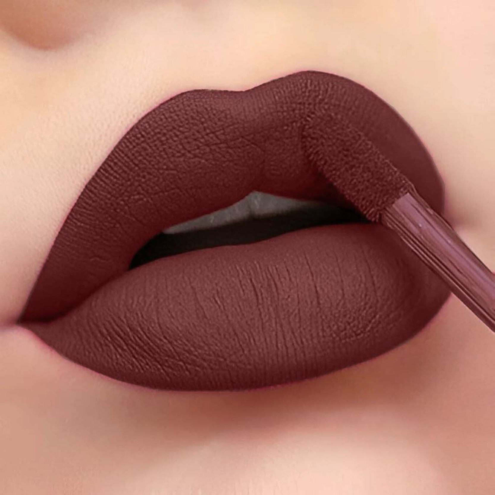 Latixmat Non Transfer Liquid Lipstick- Royal Transfer & Smudge Proof