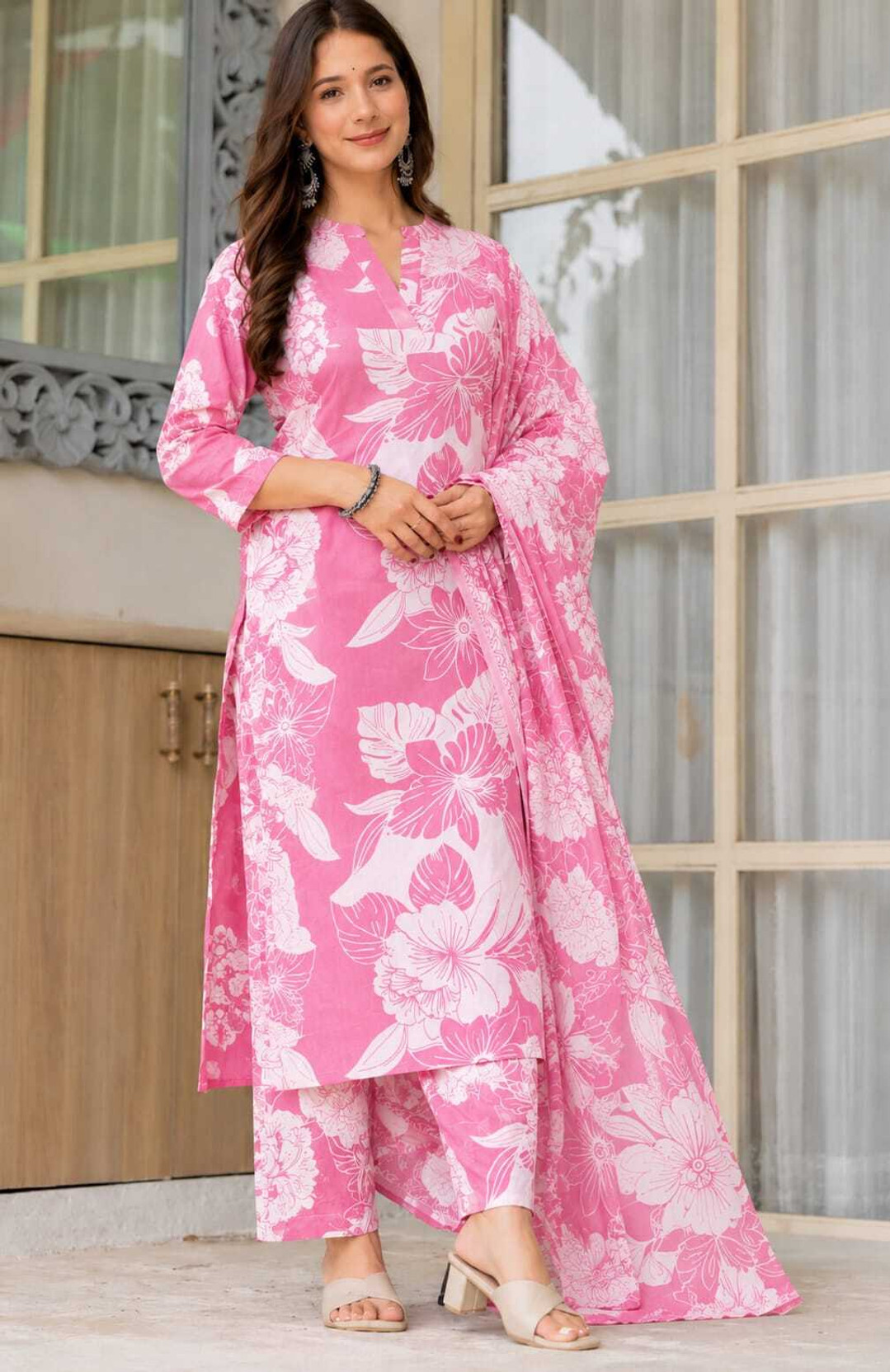 Women Printed pink kurti set with dupatta Floral Print Kurta, Palazzo & Dupatta Set
