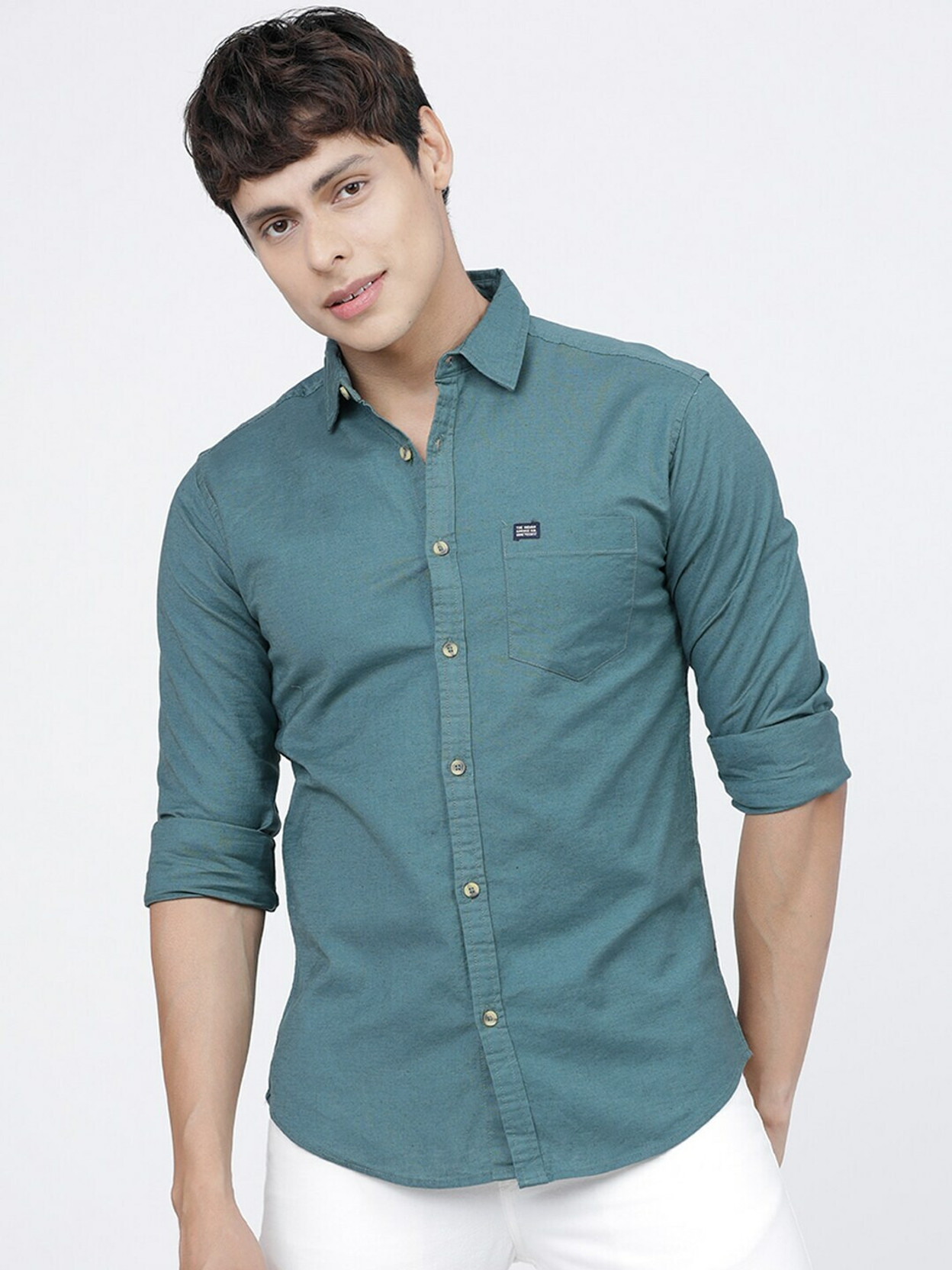 Men Slim Fit Solid Spread Collar Casual Shirt