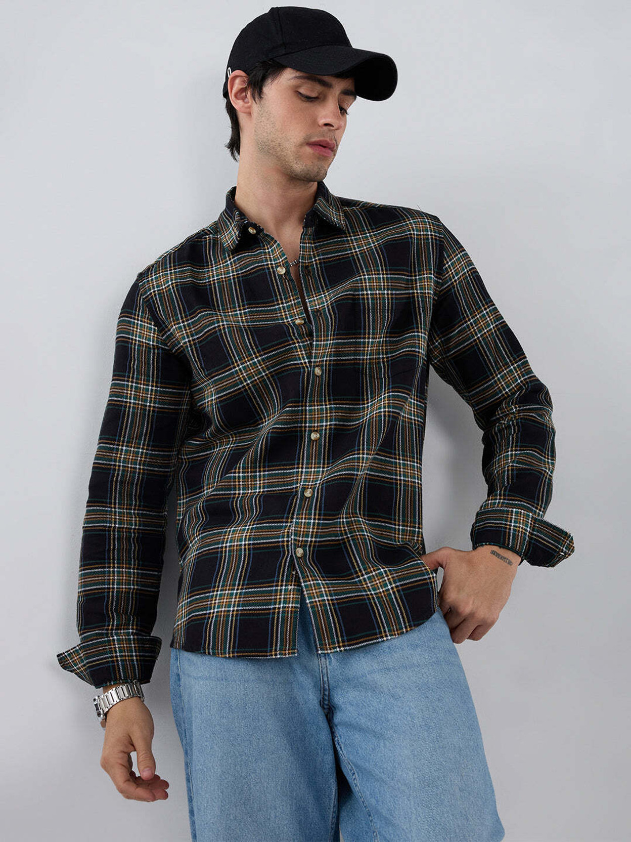 Men Regular Fit Checkered Cut Away Collar Casual Shirt