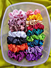 Estationeryhouse Wedding Gajra, Scrunchie Gajra Bracelet, Hand Gajra, Indian Wedding Floral Jewelry Gajra, Mogra Gajra, Elastic Gajra pack of 2 in jute bag, One Size, Plastic
