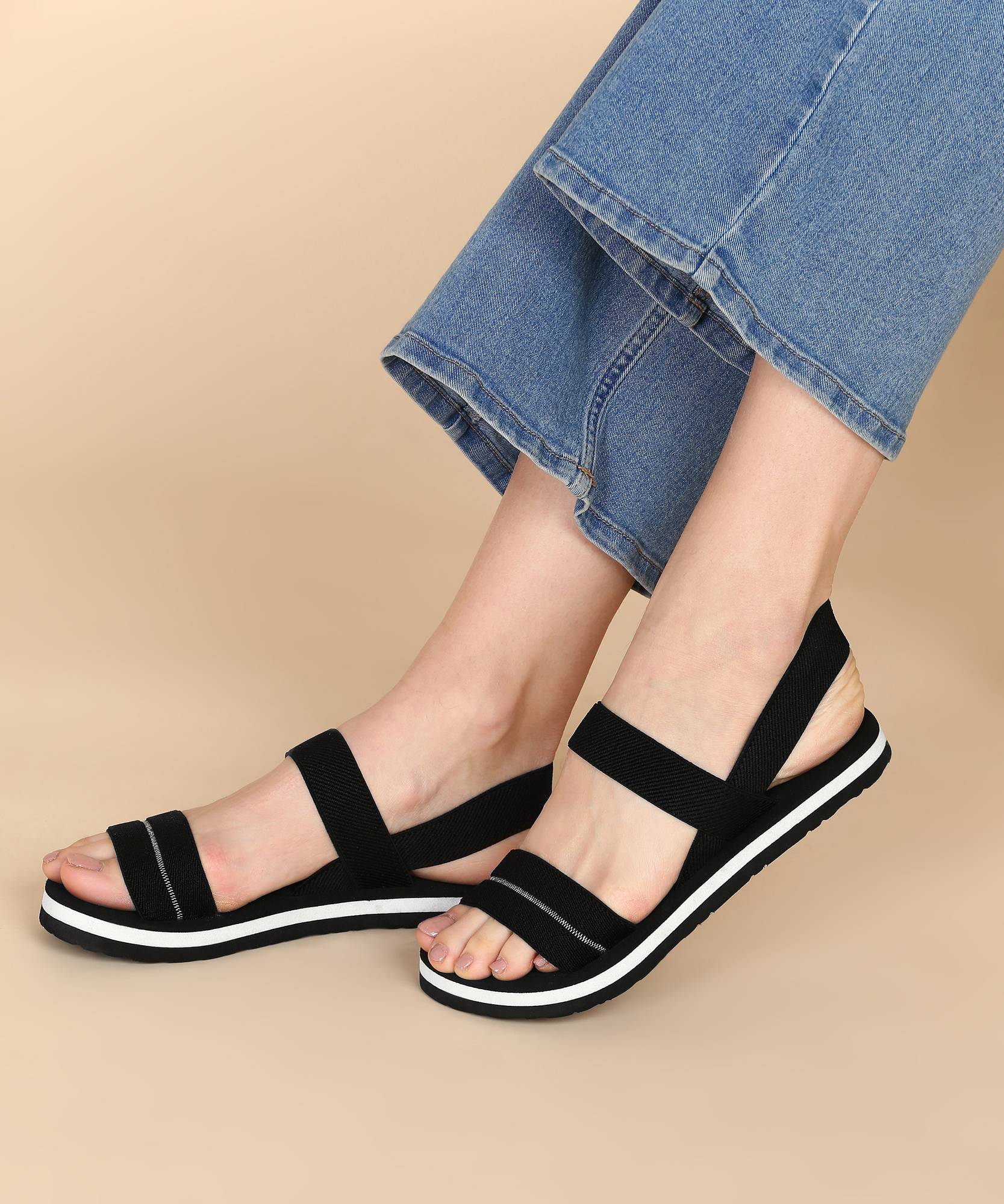 Chic Comfort: BARQUOS Women's Casual Sandal in Black, Size 7