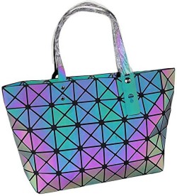 Shoppers Love This Luminous Geometric Purse -  HelloGigglesHelloGiggles