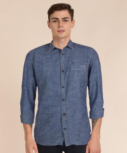 FLYING MACHINE Men Solid Casual Blue Shirt