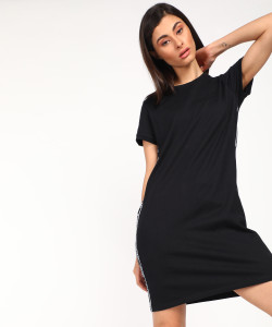 लेक्सस महिलाओँ  के लिए काला टी शर्ट ड्रेस