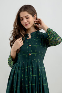 Aaysa Women Printed Anarkali Kurta