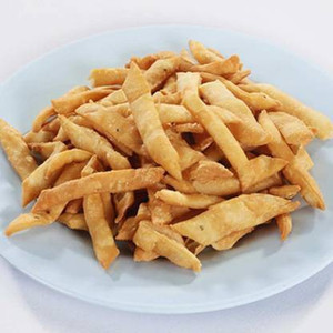 Freshtige Crispy Ajwain Namkeen Mathri | Crunchy Namkin Mathi with Carom seeds | Nimki | Tea Time Snacks | Desi Nastha | Ready to Eat Farsan | Homemade Crunchy Namkin Ajwain Matar Namakpara (200 g)