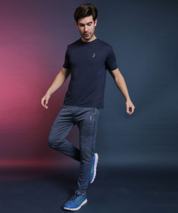 कैंपस सूत्र पुरुषों के लिए गोल गला सॉलिड नेवी ब्लू टी-शर्ट