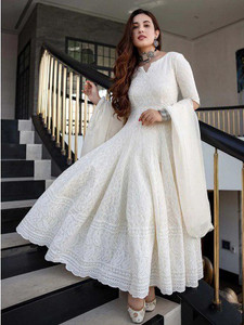 स्टाइलिश क्रिएशन Indi सेल्फ डिज़ाइन अनारकली कुर्ता, बॉटम और दुपट्टा सेट
