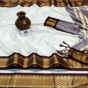 VILLAGIUS चेकर्ड कोवाई जैकर्ड, प्योर सिल्क साड़ी