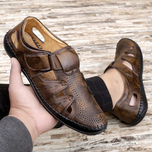 TOASTY TOES Men Sandals