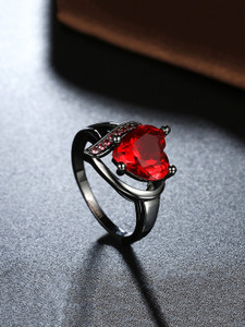Kairangi Latest Fashion Valentines day Special Austrian Crystal Lovers Ring Alloy Crystal Ring