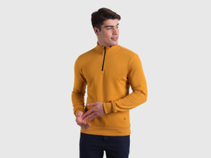 United Colors of Benetton Solid Men Mandarin Collar Yellow T-Shirt