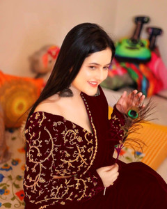 hutah Embroidered Bollywood Velvet Saree