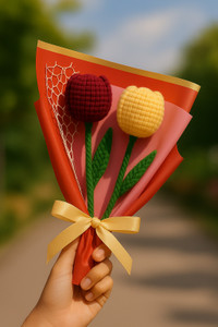 क्लैपजॉय 2-Tulip Crochet Bouquet – Wine Red & Yellow Wool Flowers for Gifting बहुरंगी ट्यूलिप नक़ली फूल