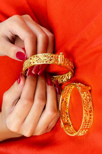 Manikya Brass Brass Bangle